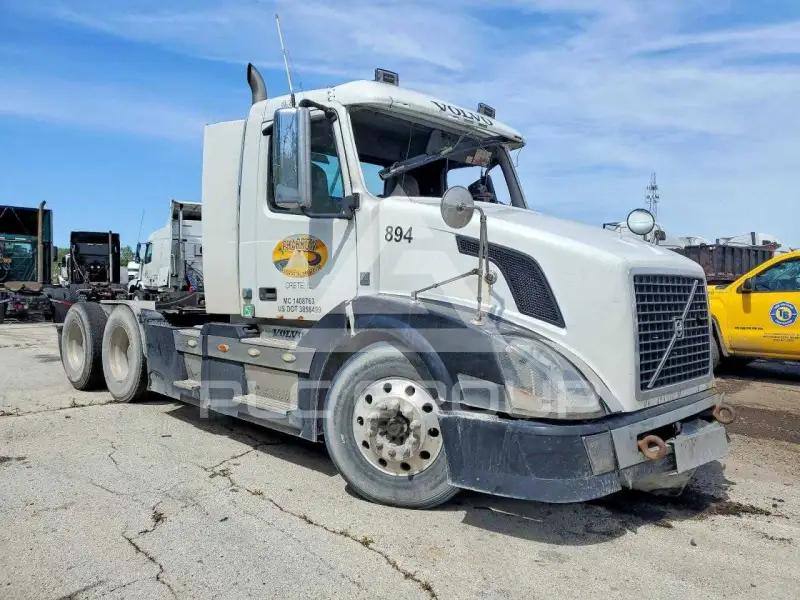 2008 Volvo VNL photo