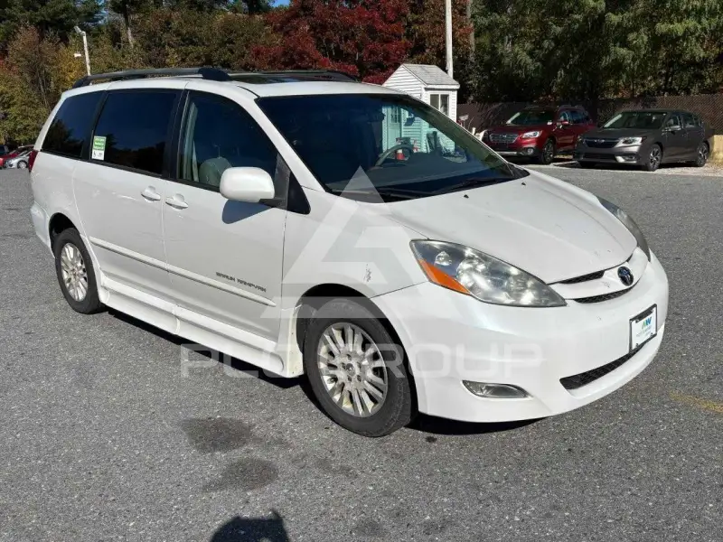 2008 Toyota SIENNA photo