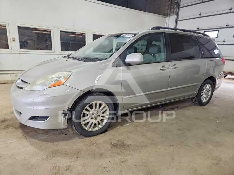 2008 Toyota SIENNA photo