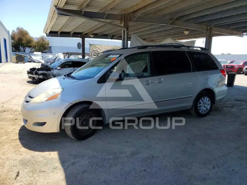 2008 Toyota SIENNA photo