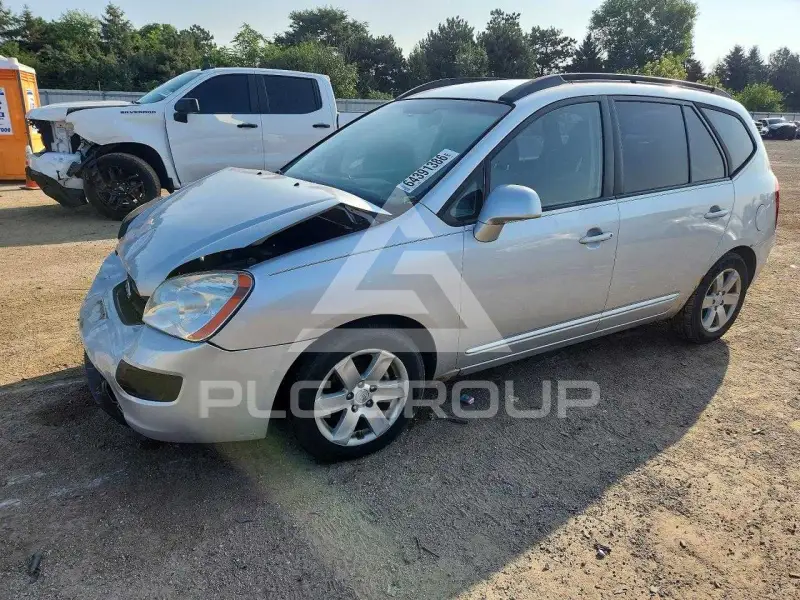 2008 KIA Rondo photo