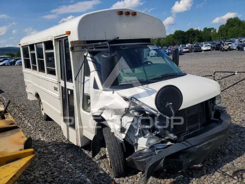 2009 Chevrolet Express photo
