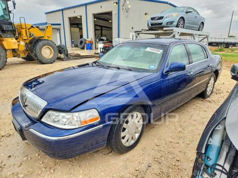 2009 Lincoln Town фото