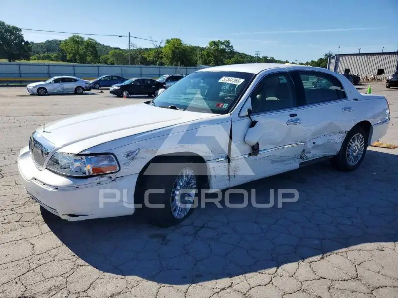 2009 Lincoln Town photo