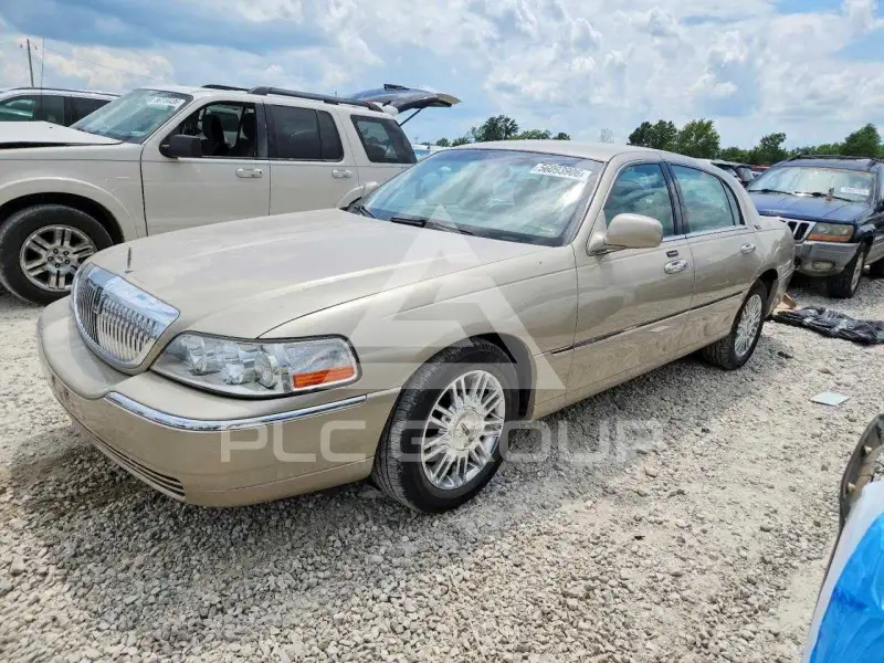 2009 Lincoln Town photo