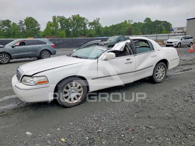 2009 Lincoln Town photo