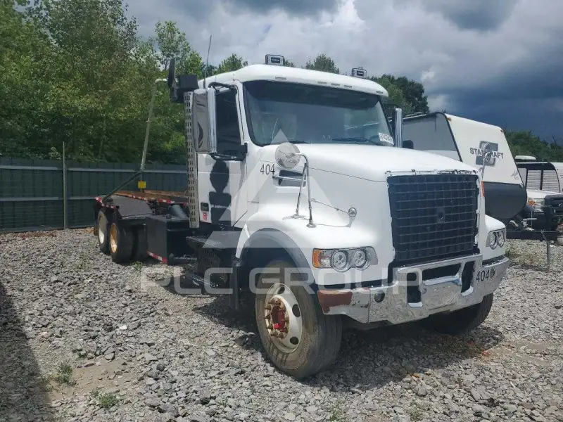 2009 Volvo VNL photo