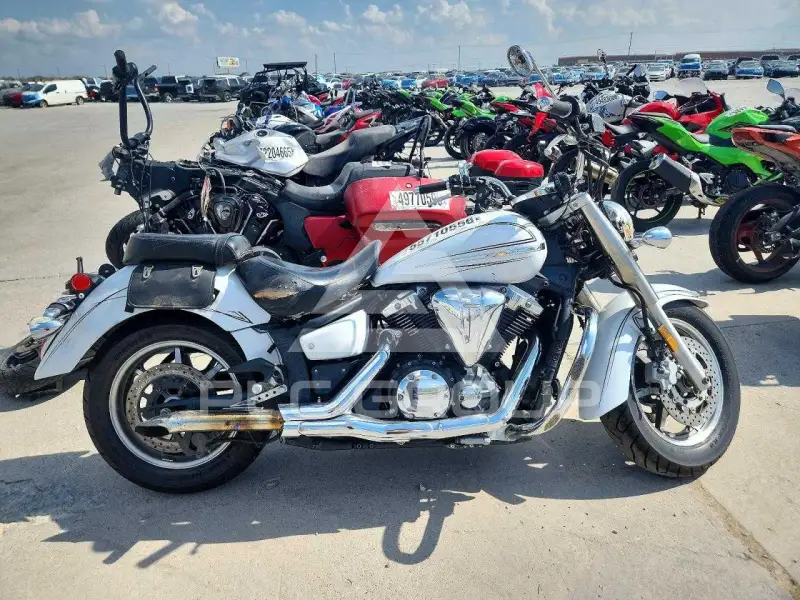 2009 Yamaha XVS1100 фото