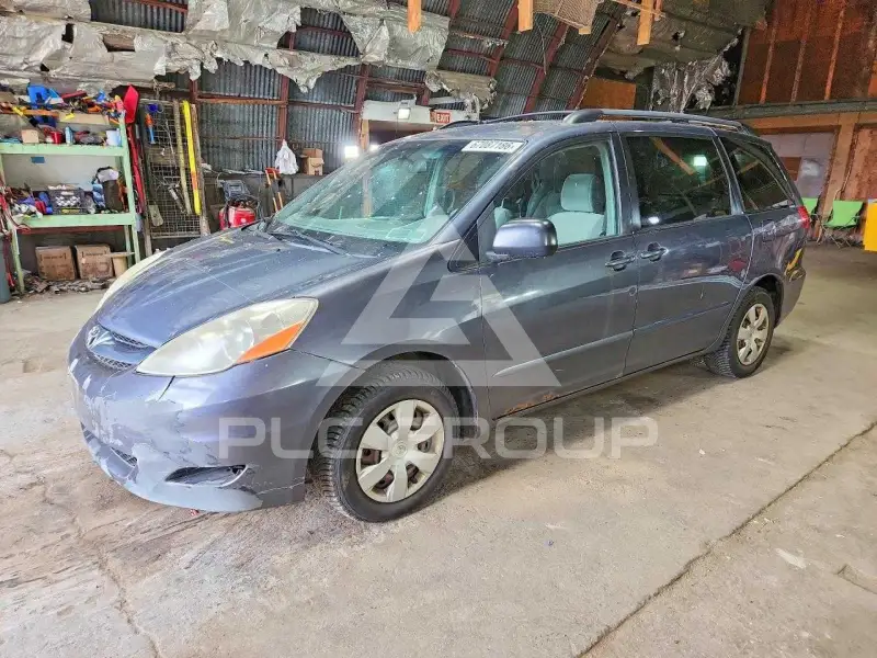 2009 Toyota SIENNA photo