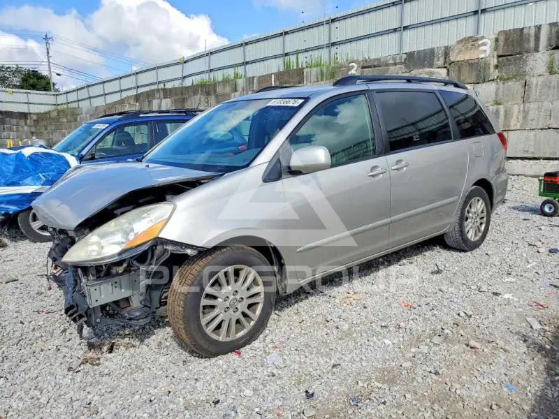 2009 Toyota SIENNA photo