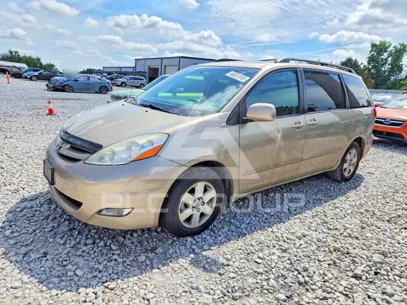 2009 Toyota SIENNA photo