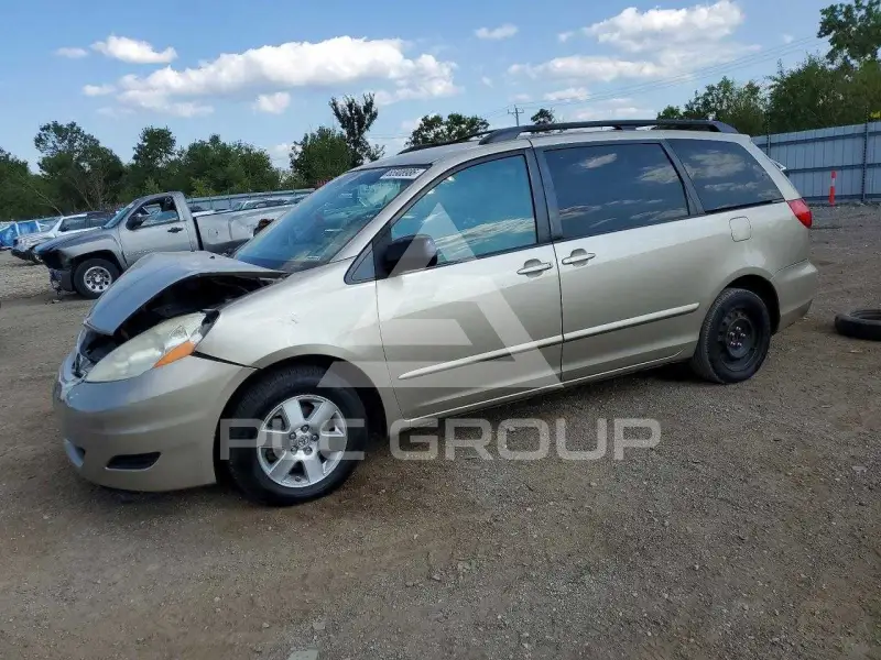 2009 Toyota SIENNA photo