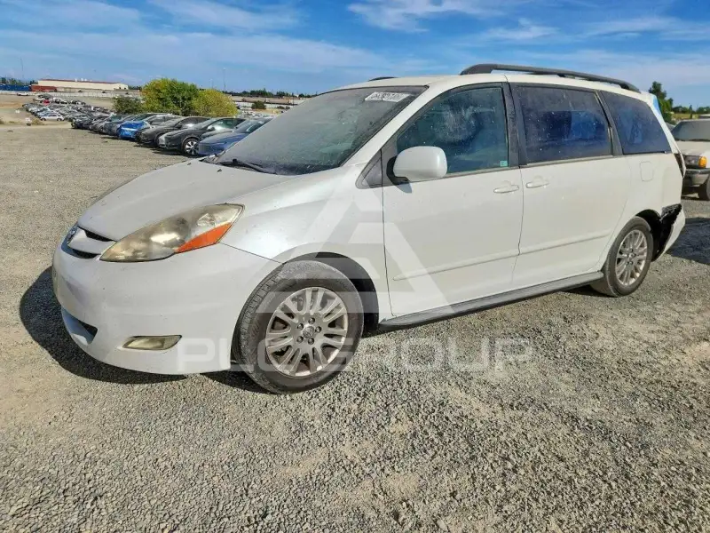 2009 Toyota SIENNA photo