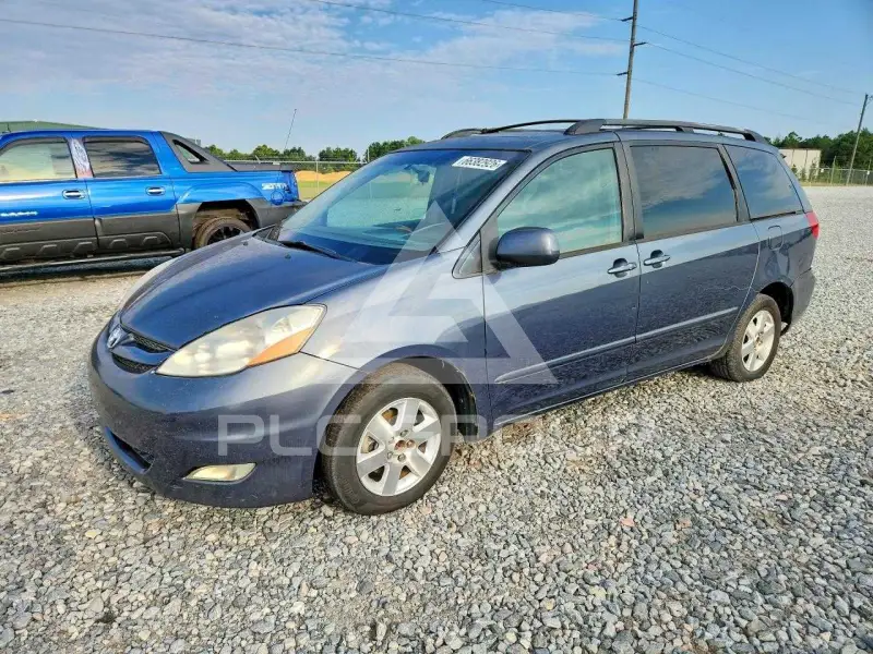 2009 Toyota SIENNA photo