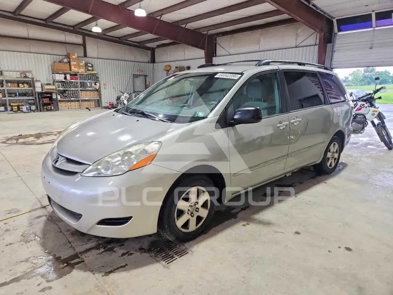 2009 Toyota SIENNA photo