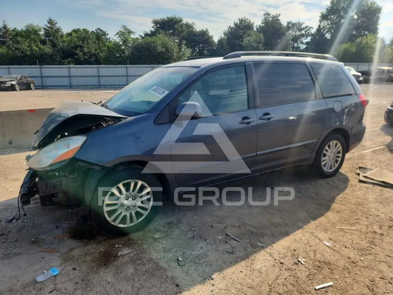 2009 Toyota SIENNA photo