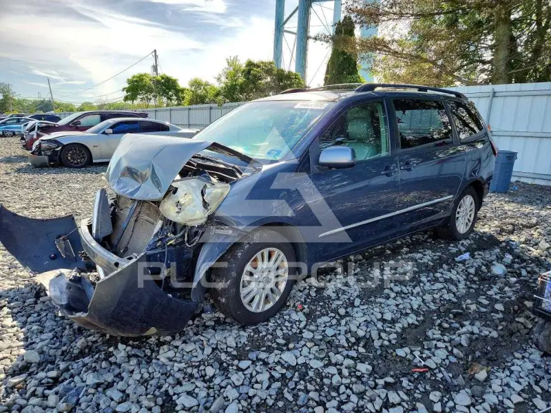 2009 Toyota SIENNA photo