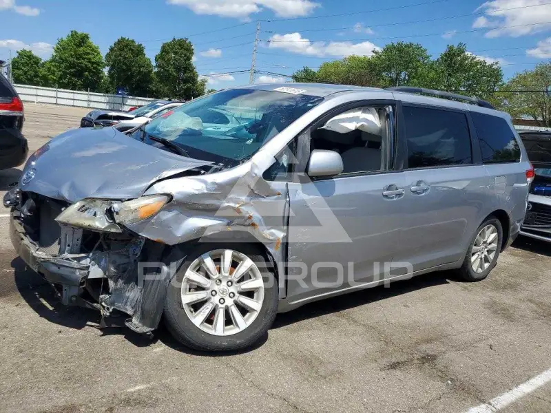 2009 Toyota SIENNA photo
