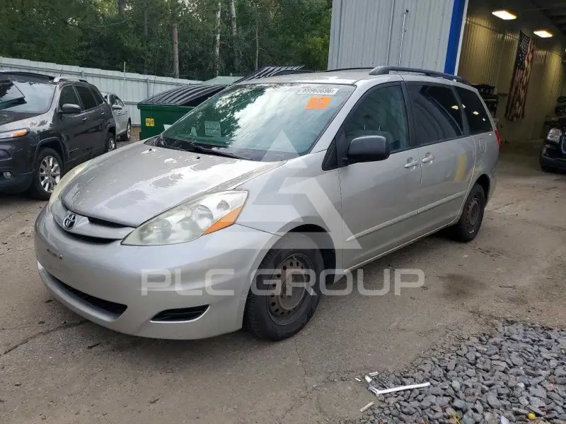 2009 Toyota SIENNA photo