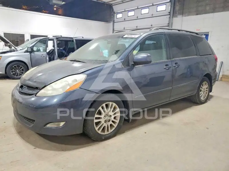 2009 Toyota SIENNA photo