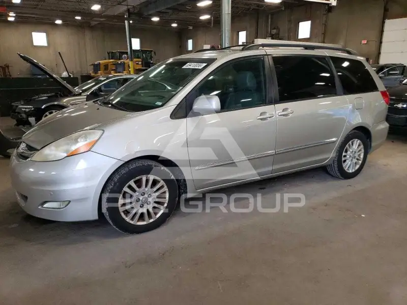2009 Toyota SIENNA photo