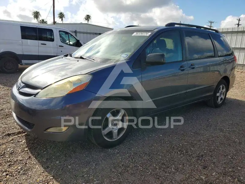 2009 Toyota SIENNA photo