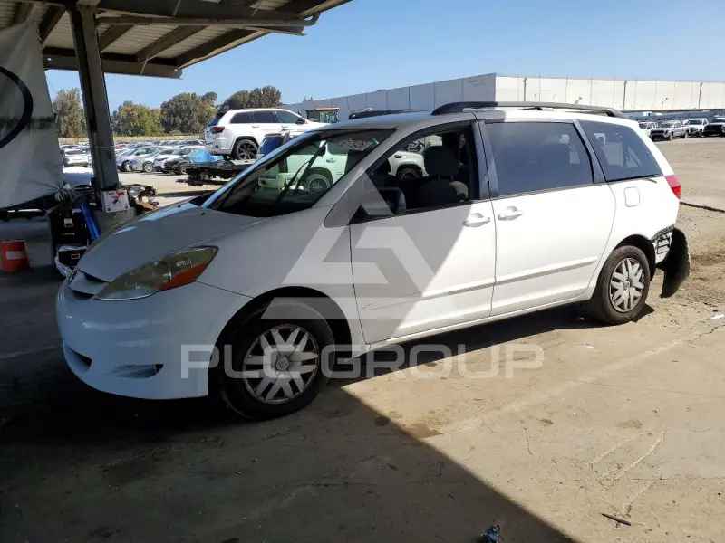 2009 Toyota SIENNA photo