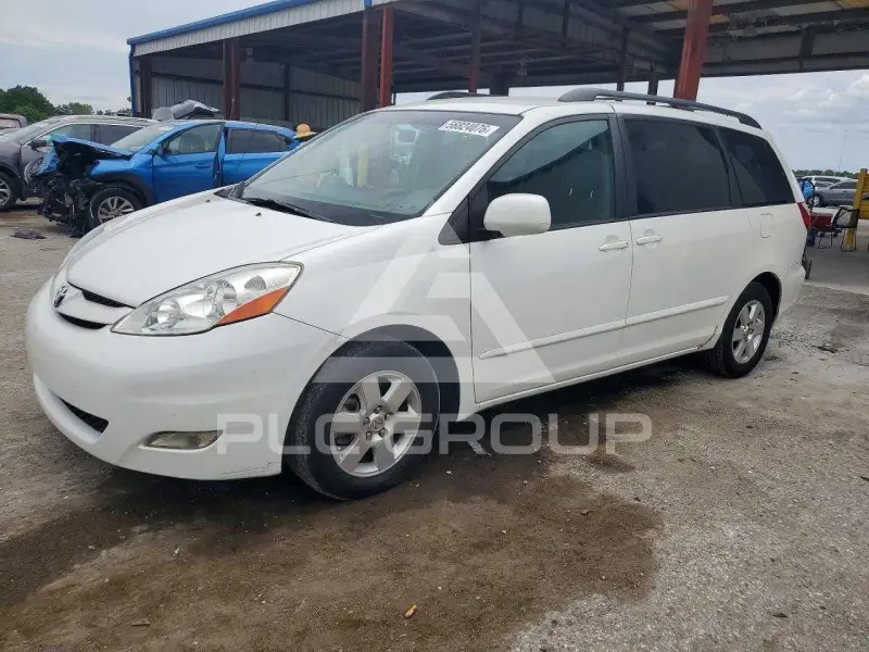 2009 Toyota SIENNA photo