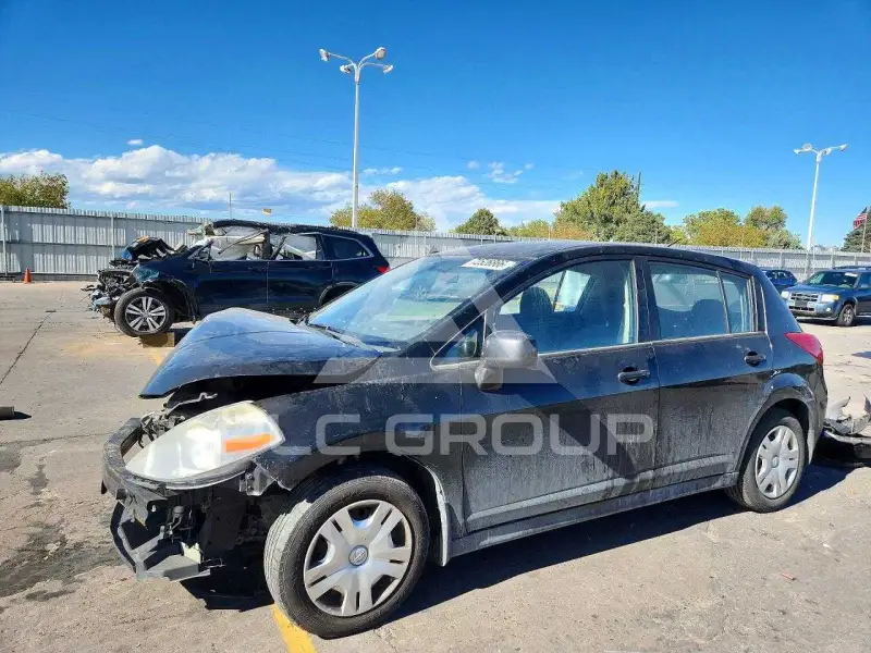 2010 Nissan VERSA photo