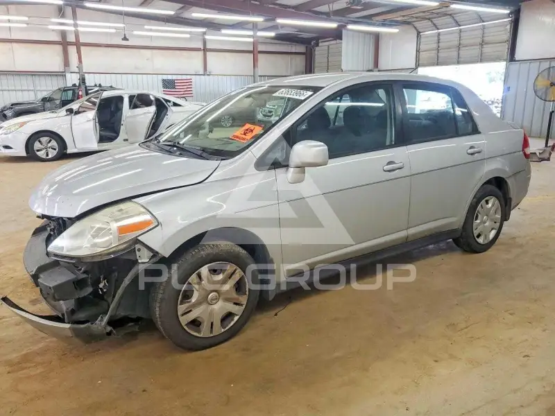 2010 Nissan VERSA photo