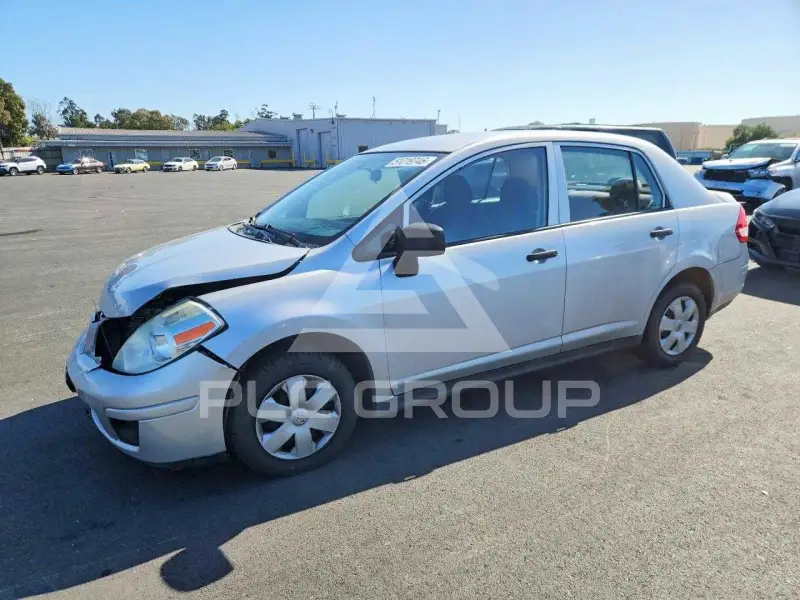 2010 Nissan VERSA photo