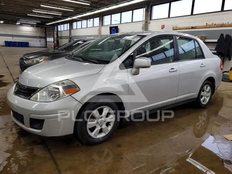 2010 Nissan VERSA photo