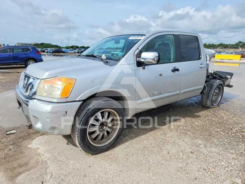 2010 Nissan TITAN фото