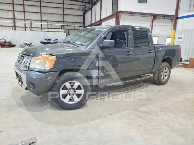 2010 Nissan TITAN photo