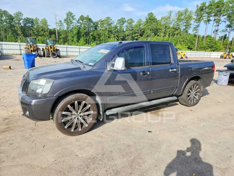 2010 Nissan TITAN фото
