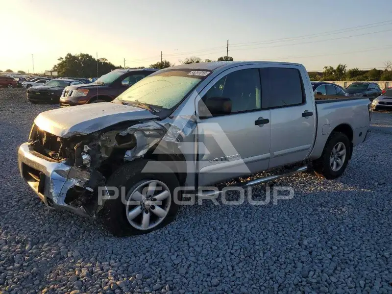 2010 Nissan TITAN фото