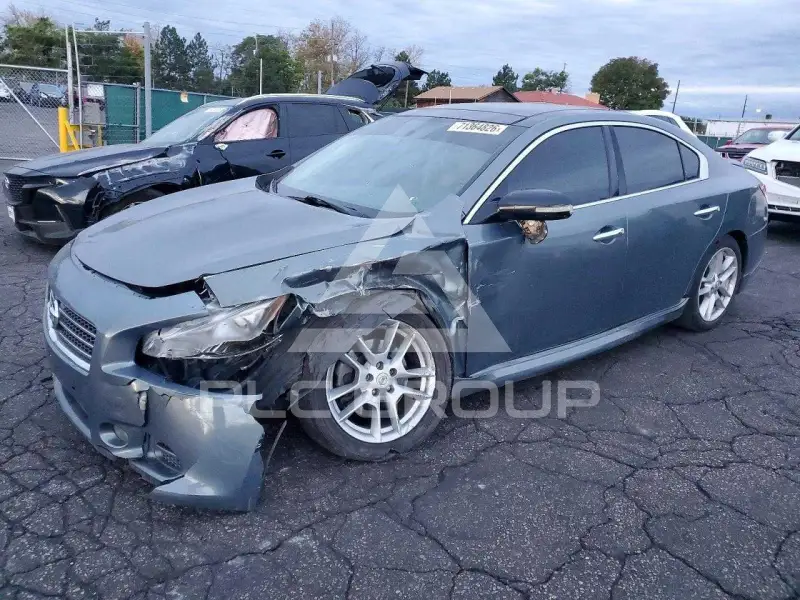 2010 Nissan MAXIMA photo