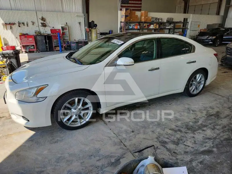 2010 Nissan MAXIMA photo