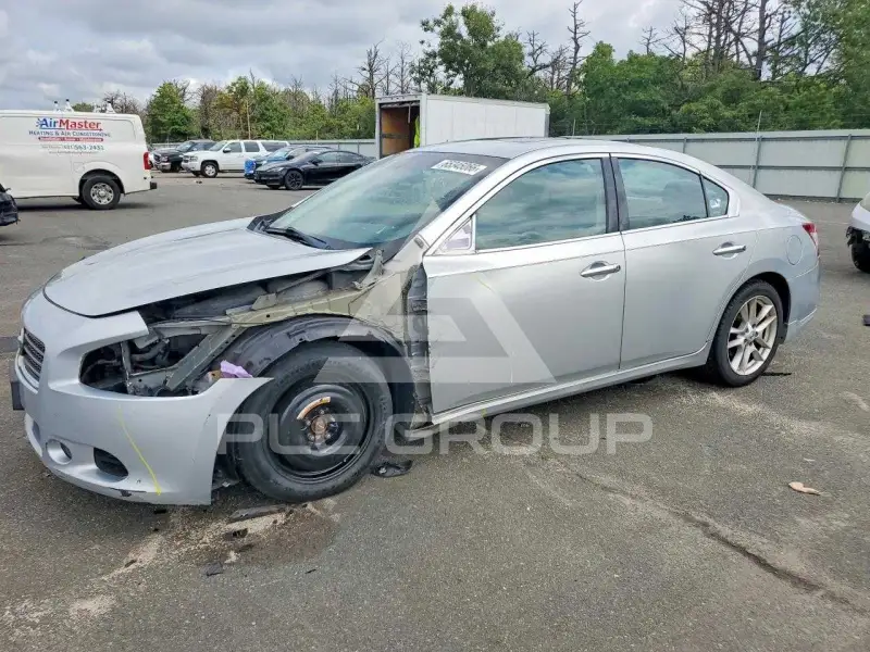 2010 Nissan MAXIMA photo