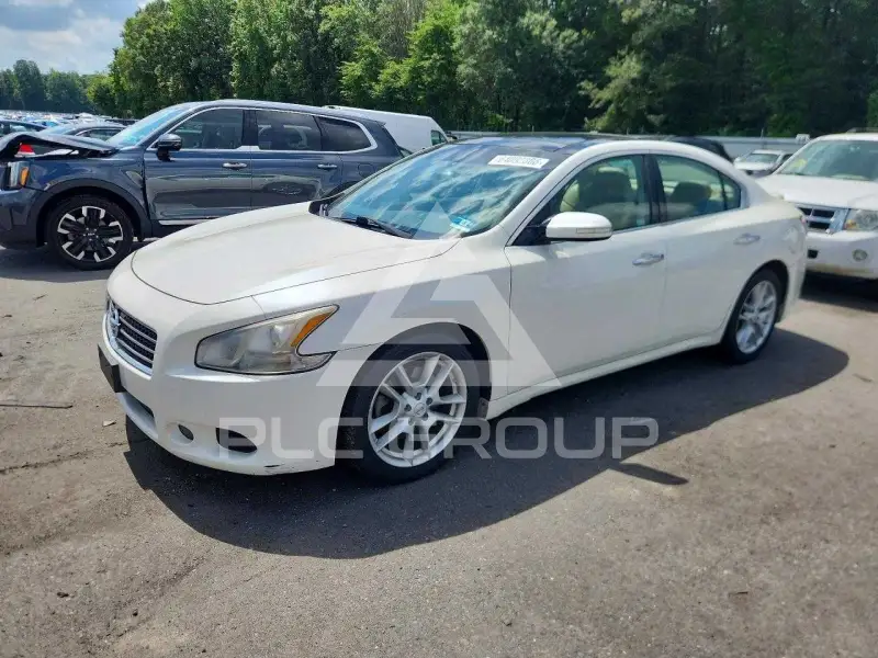 2010 Nissan MAXIMA photo