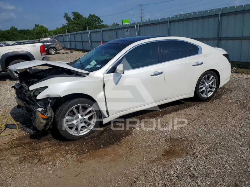 2010 Nissan MAXIMA photo