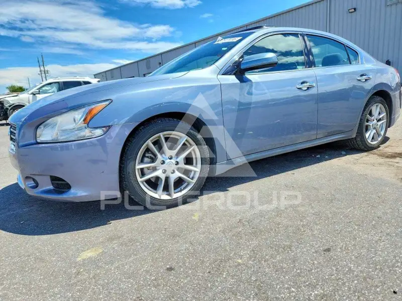 2010 Nissan MAXIMA photo