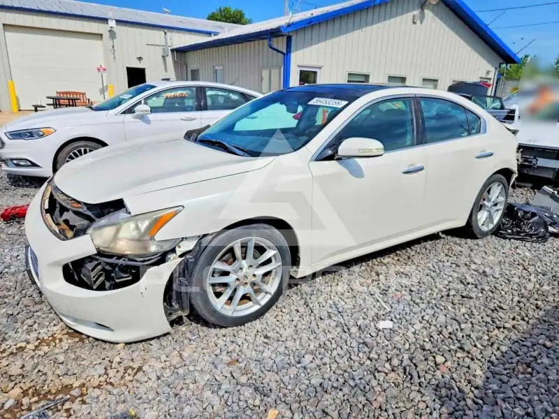 2010 Nissan MAXIMA photo