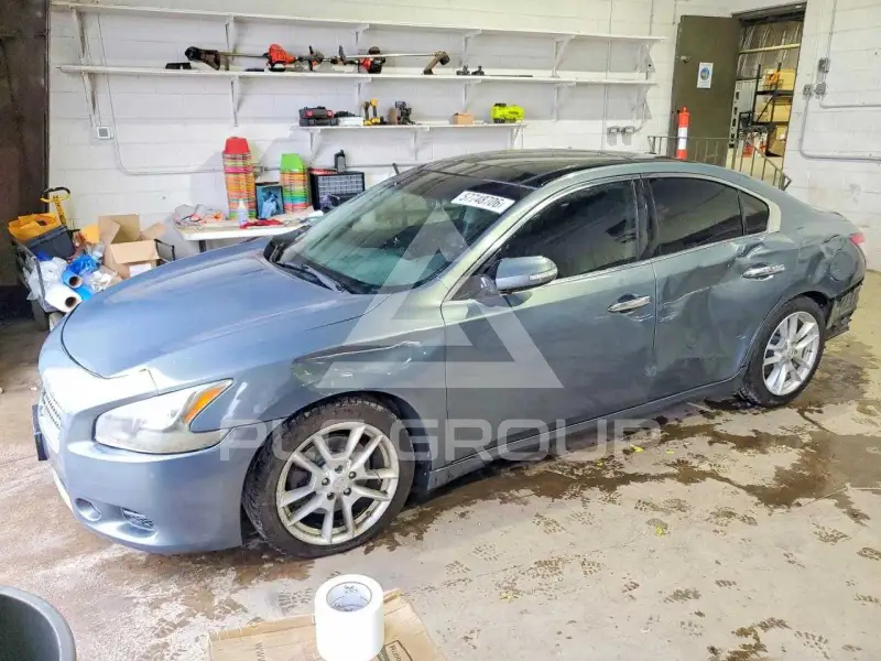 2010 Nissan MAXIMA photo