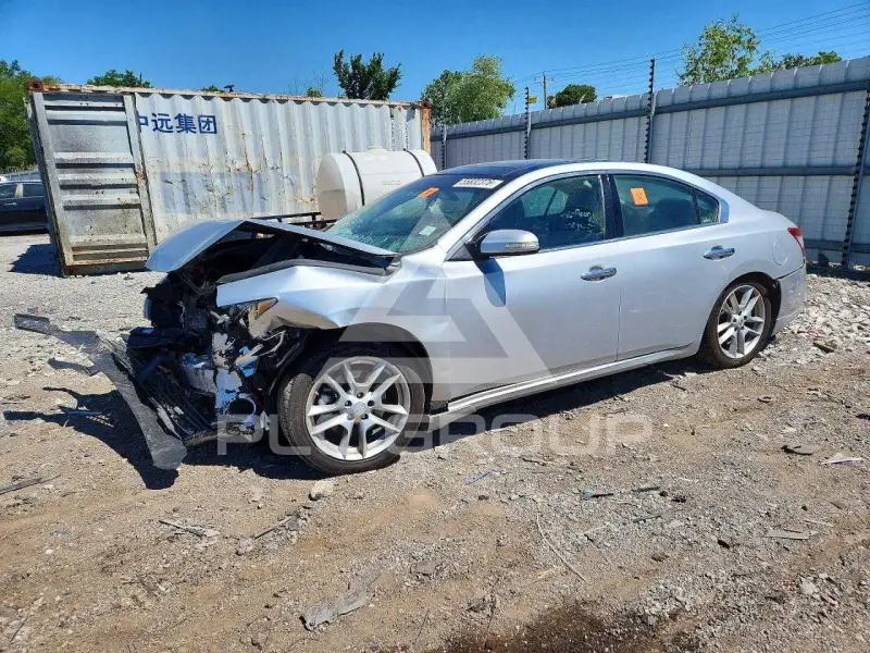 2010 Nissan MAXIMA photo