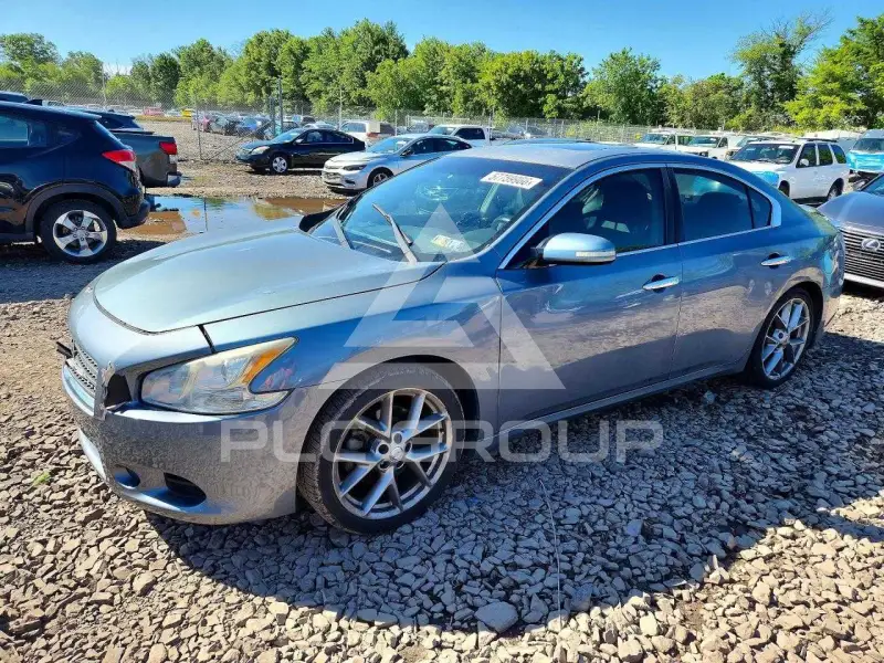 2010 Nissan MAXIMA photo