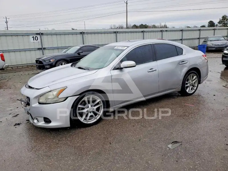 2010 Nissan MAXIMA photo