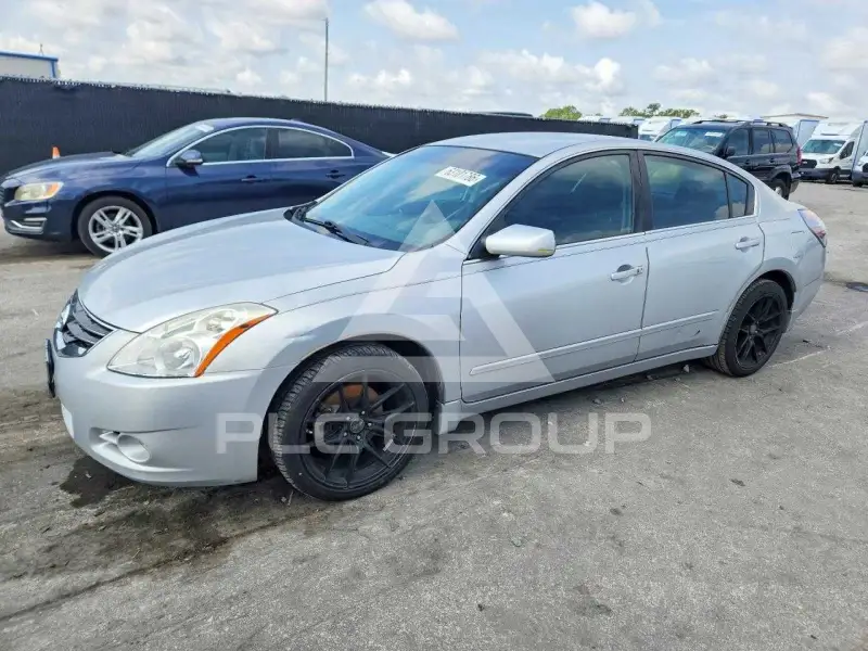 2010 Nissan ALTIMA фото