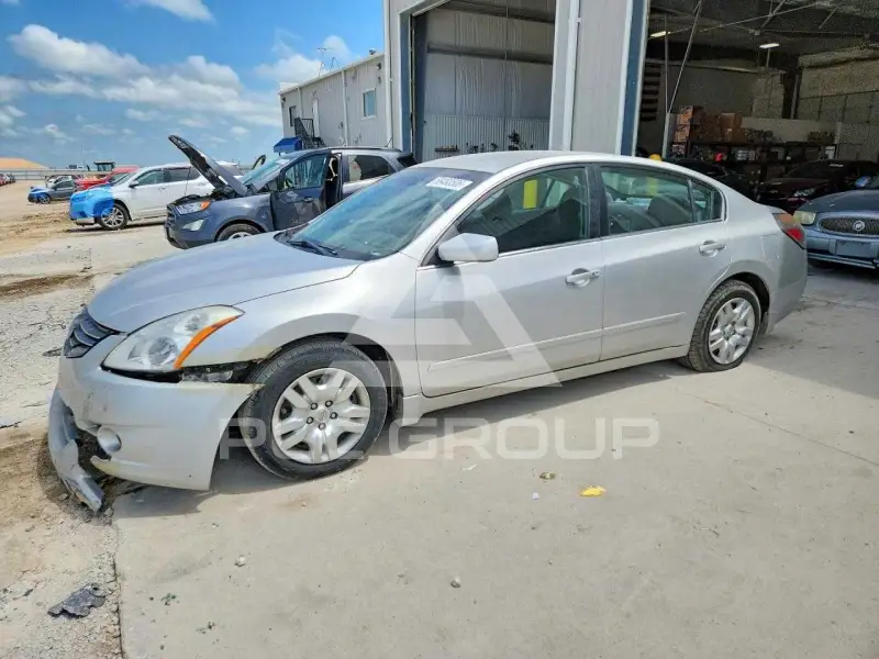 2010 Nissan ALTIMA фото