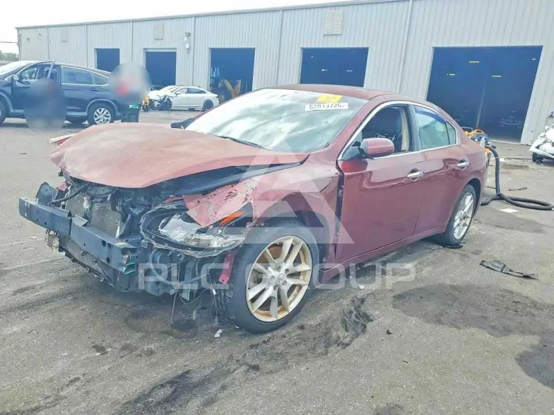 2010 Nissan MAXIMA photo